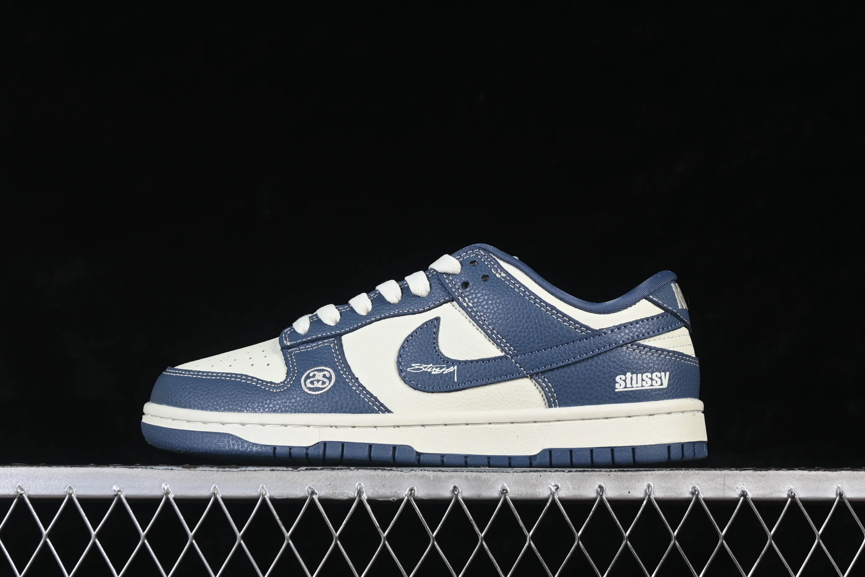 All Categories Nk SB Dunk Series Nk SB Dunk Low High-end Customized Low-top Shoes Nike SB Dunk Low Joint Khaki Green Anniversary High-end Customized Low-top Casual Shoes YF9511-920